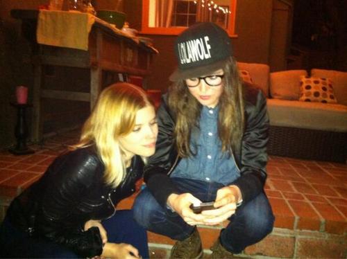 jglxellen:    @EllenPage: My favorite hobbies: reading, playing the guitar, (badly) flirting with @_KateMara.  