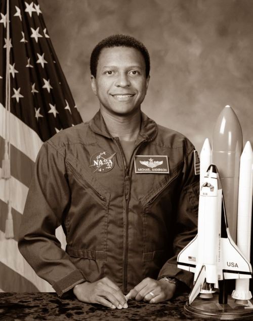 scienceyoucanlove: blackhistoryalbum:BROTHERS IN SPACE TOP: Col. Guion S. Bluford Jr. (US Air F