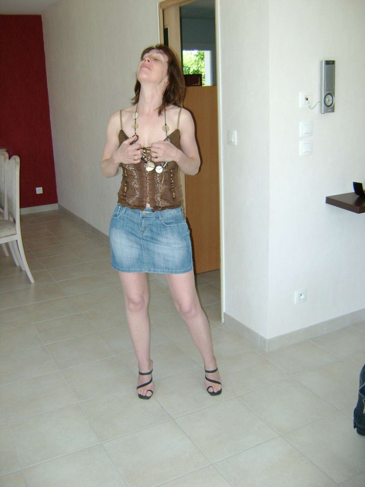 wife-cuckold-slefie:  Yet another cheating wife busted!  Real name: Kristen Married: