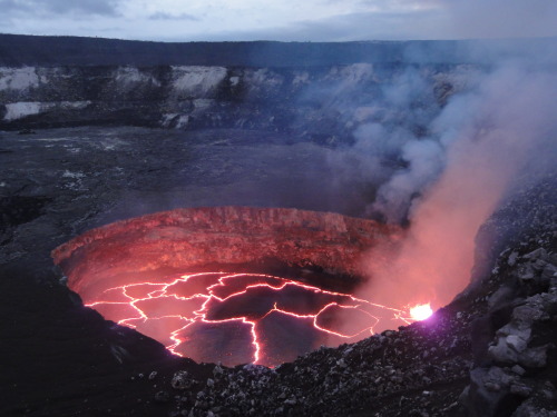 20aliens:Typical spattering activity at the summit lava lake, Kilauea.