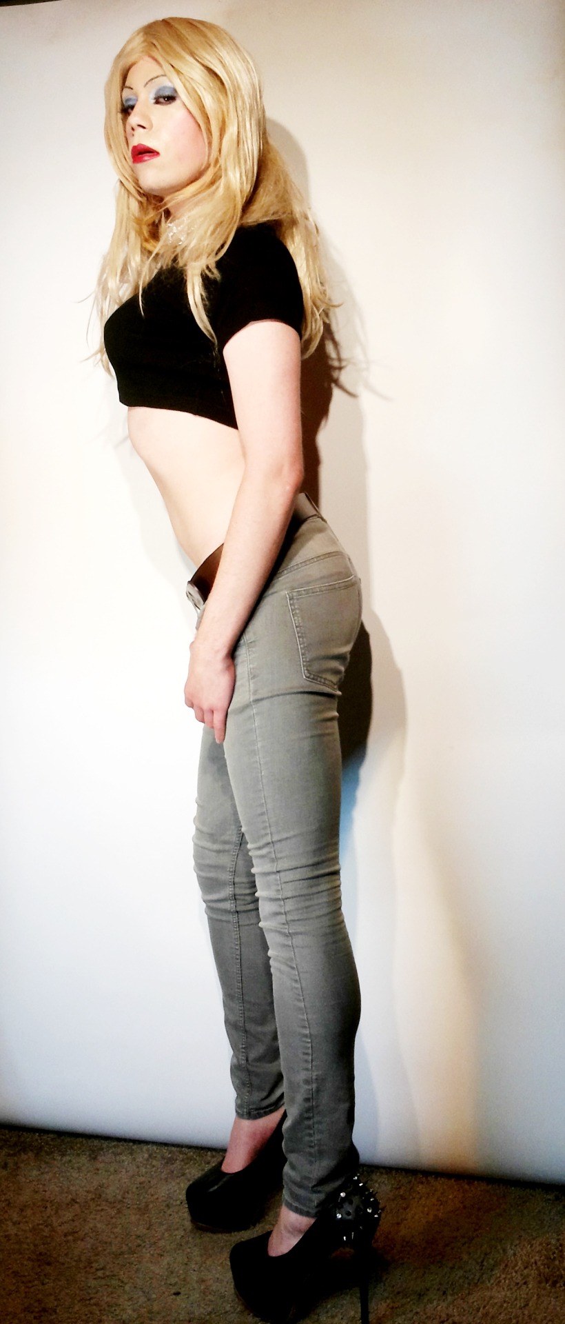 bashfull007: blondetransbarbie4daddy:  ;)   Babe  