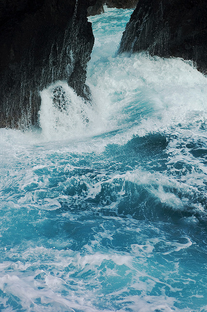 travelingcolors:  Turquoise water, Big Island | Hawaii (by Josh Schwartzman) 