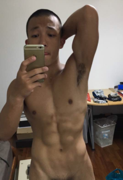 6sg:  Showing his pits and tits. Hot.http://6sg.tumblr.com/archive