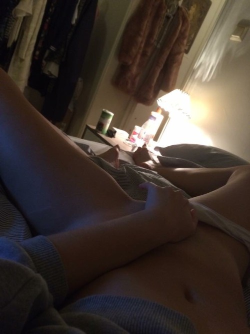 fillmyprincessparts: I’m a bored little baby right now