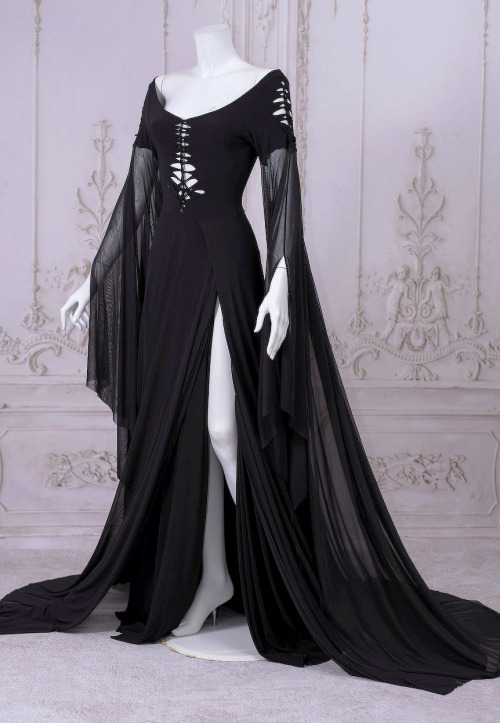 Favourite Designs: Wulgaria Various ‘Gothic’ Gowns [x] [x] [x]