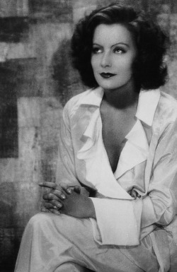 sourvix:  Greta Garbo photographed in 1929