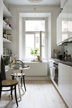 thenordroom:  Small kitchen // full house tour here 