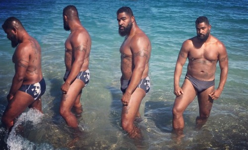 oneparame:#mood in @chrislopezstudio #chrislopezswimwear &quot;I’m feelin’ myself, I