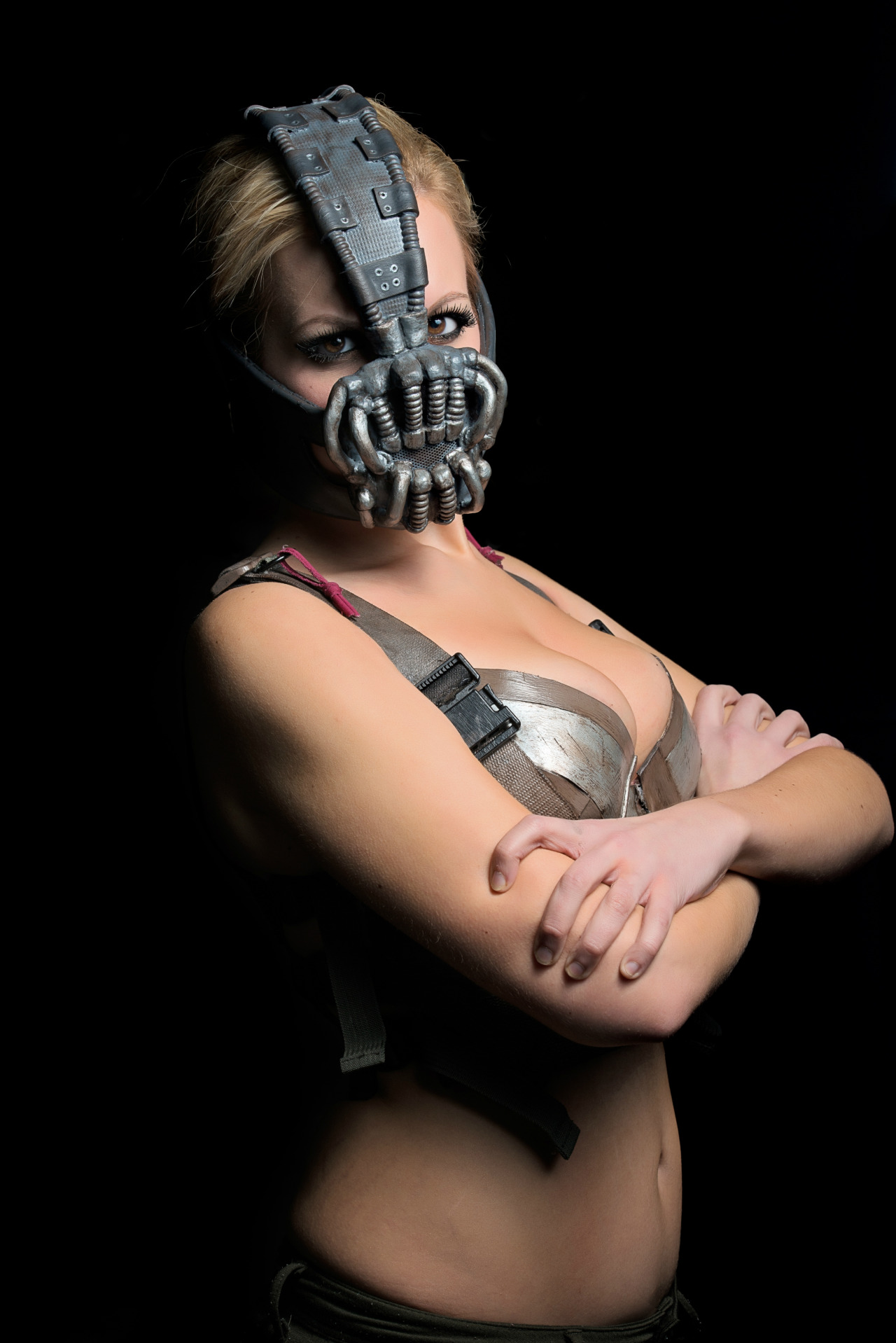 nicolejeancosplay:  Lady Bane. Mask/vest made and worn by me (Nicole Marie Jean)