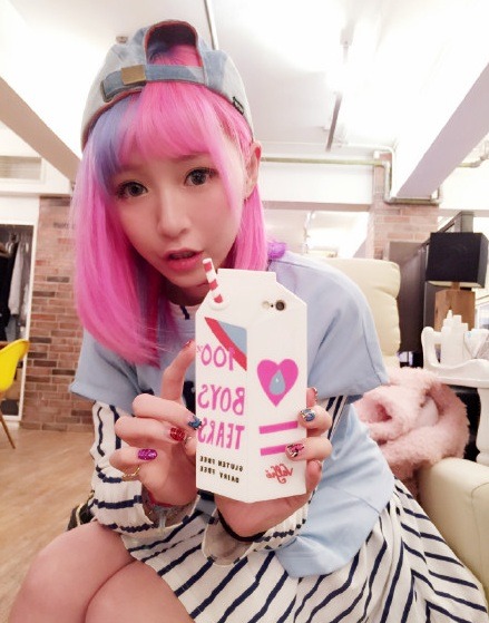 japanesefashionlovers:  Awww Eva Cheung milk carton phone case is so cute