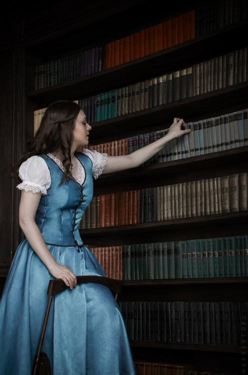 bibliotecaerotica:  Si te veo así, no terminas el libro ;) 