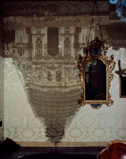 “Camera Obscura Image of Santa Maria Della Salute With Scaffolding in Palazzo Bedroom, Venice, 2007, by Abelardo Morell″