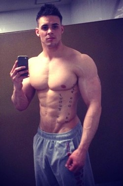 cuteguy-nicemuscle:  hotwebdudes:  http://hotwebdudes.tumblr.com/  x