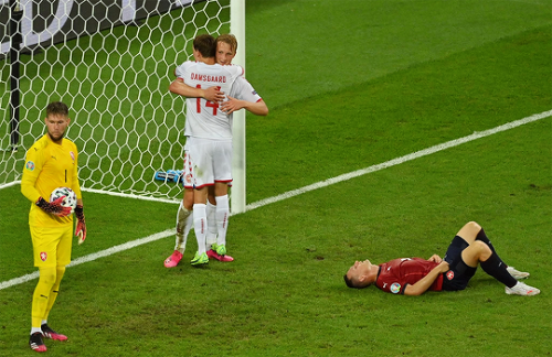 Kasper Dolberg celebrates his goal during the match vs. Czech Republic