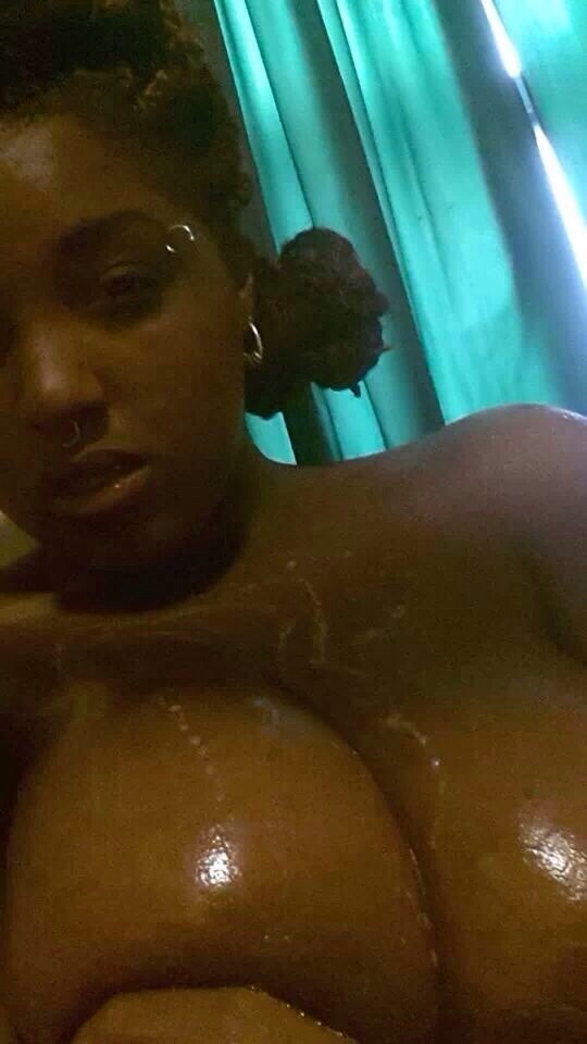 thickbeyondbelief:  Tittytuesday