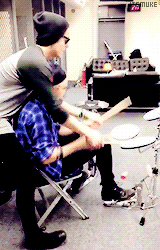 itsmuke:  DRUM LESSONS with huke lemmings 