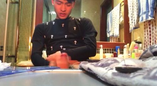 mantop10691:  飢渴難耐的帥氣又清新的大屌直男學生射了射了..02..