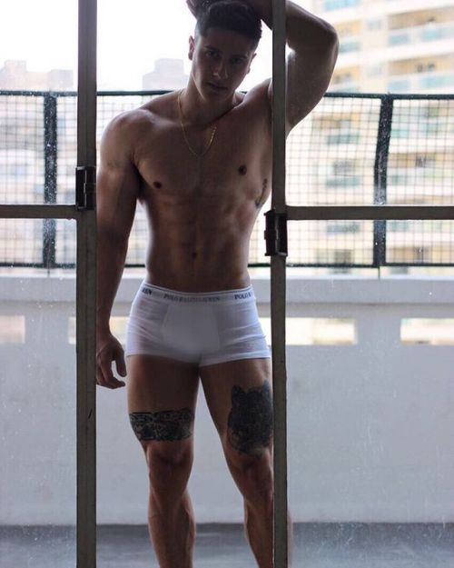 bigdicksandtightholes: brazilmen:   brazilian model Jhon Giardini brazilmenblog.blogspot.com.br nudestuds.tumblr.com   😍😍 