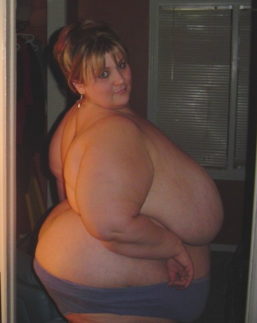 deliciouslymonnyme:  gutlover:  One of the best classic bbw pics ever.   fatroya500:gutlover:One of the best classic bbw pics ever.   
