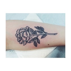 fuckyeahtattoos:  My beautiful flower. Done