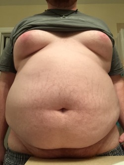 belliesandbears:  Tummy Tuesday! Belly hanging low