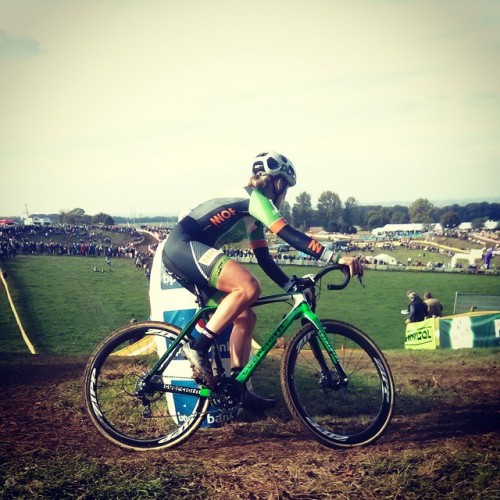 dfitzger: By @sramroad: Elle Anderson starts her fourth lap #cx #ronse #cx1 #tw #fb @zippspeed Octob