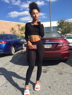 pashionforfashion21allday:  assvna:  This the girl from bad &amp; boujee right ?  ^^ the first thing I said lol