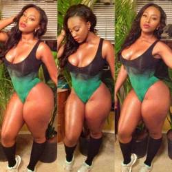 dalandofmilkandhoney:  Briana Bette