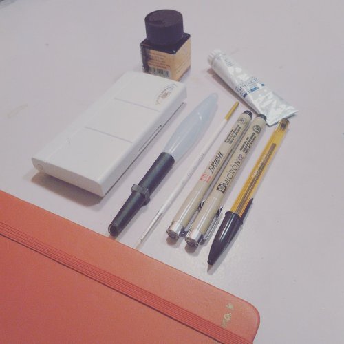 Inktober 2016, starter pack!These are some of the art tools I’ll use for this Inktober:1. A5 Tales a