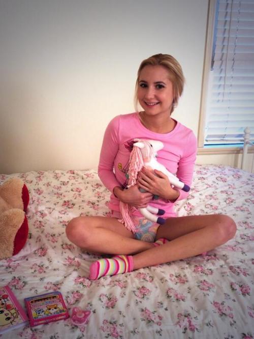 wetdiapersworld:  Pull ups and goodnites! Check out teendiapergirls.com for more diaper pics!