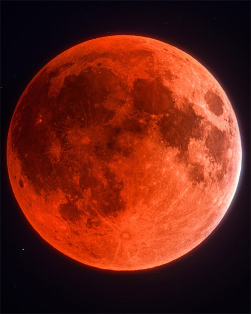 without-ado:Blood Moon Lunar Eclipse l Bray Falls