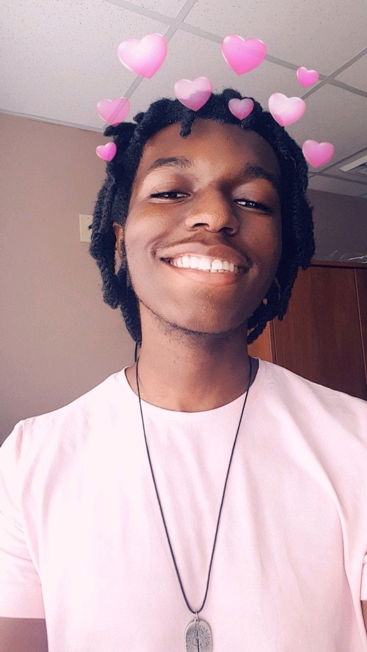 Lets just start an endless line of black selfies. Reblog with a selfie. 