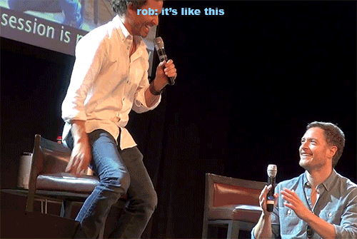 moonthymes:  robert benedict and tahmoh penikett at jibcon5 being absolute cuties  [video] 