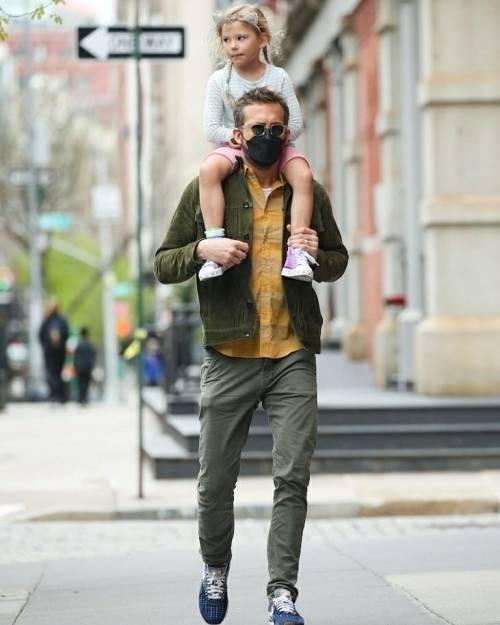 Ryan Reynolds did all the walking for his daughter James, giving her a ride on his shouldersdailymai