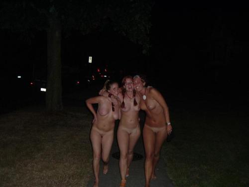 groupgirlsnude:  (via TumbleOn) 