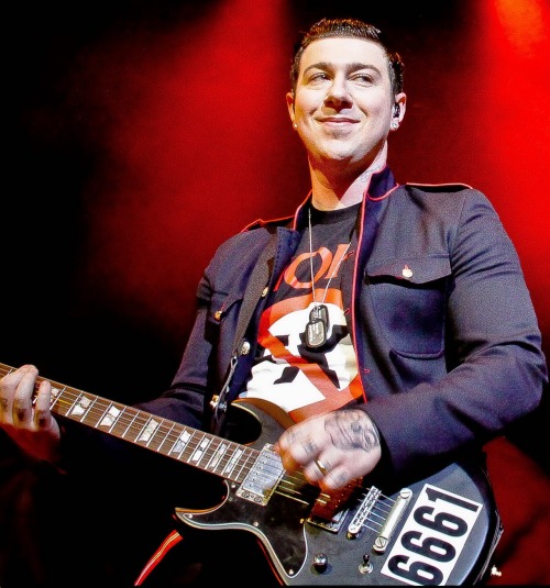 justsomeweirdblog:  Day 1 - Favorite Sevenfold member Okay so that would be Zacky Vengeance. I love 