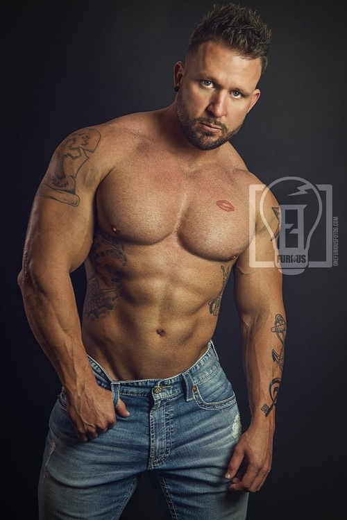 cdnlifter27: RJ Savage Photos: FuriousFotog