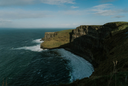 mountaineous:picturesque cliffs of moher - by mountaineousmy first photoset. tell me what you think.