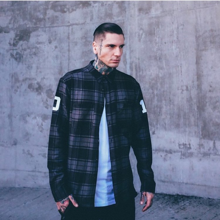 apothecary87:  @zibbyyy rocking that clean shaven look and doing it well. Get our