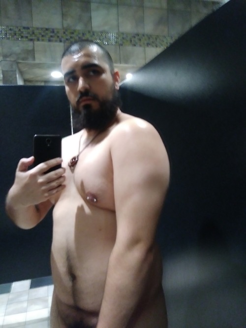 pup-brutus:  I took a bunch of shitty gym pics