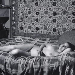 afroui:  John Gutmann | Nude on Studio Couch 1935  ❤️