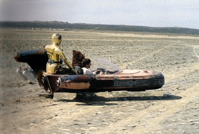 retrostarwarsstrikesback:  Luke Skywalkers Landspeeder behind the scenes, in Tunisia