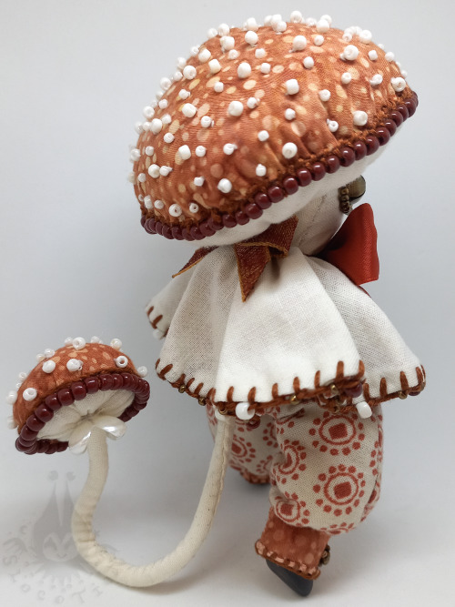 HONEYCOMB & CINNAMON5.5′’ inch posable mushroom sprite art dolls, going up in my new shop this S