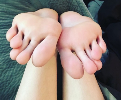 Sexy soles, so big and soft you’ll want to take your time pampering every inch.#archqueen #longtoe