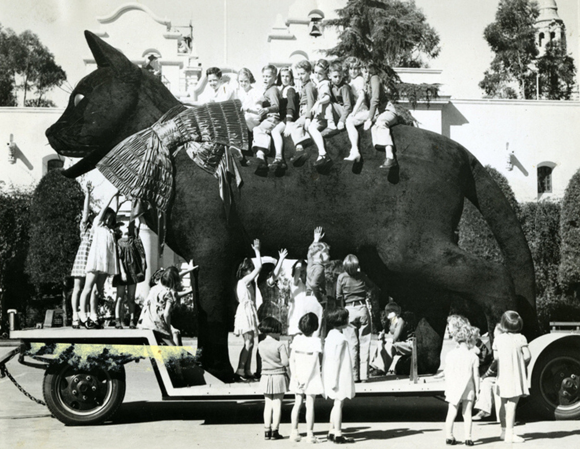 vintageeveryday:
Huge Black Cat, San Diego, ca. 1935.