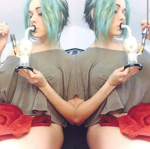 allthingsdankk:seshing before crawling into bed 😘