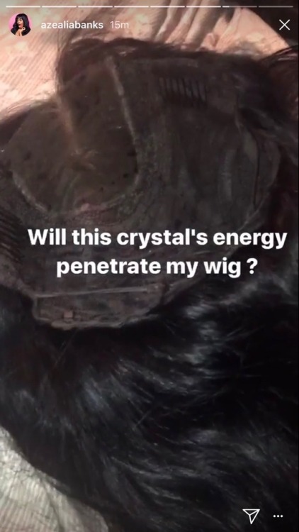 astrobleme22: Azealia Banks charging her wig is a 2018 self care mood
