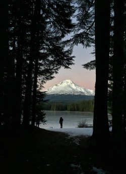 Theoregonscout:  Ran Through The Snow To Catch The Sun Set Over Trillium Lake Last