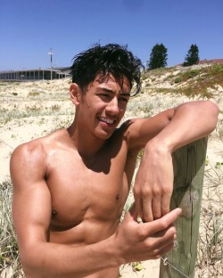 asian-men-x:  @dezmondmalone