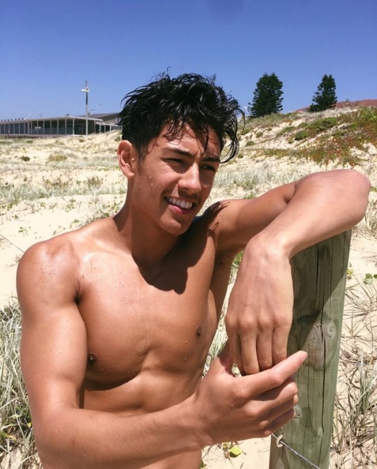 Porn photo asian-men-x:  @dezmondmalone